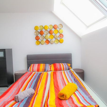 Private Triple Bedroom In Shared Apartment Dw171-4 Wina Bagian luar foto