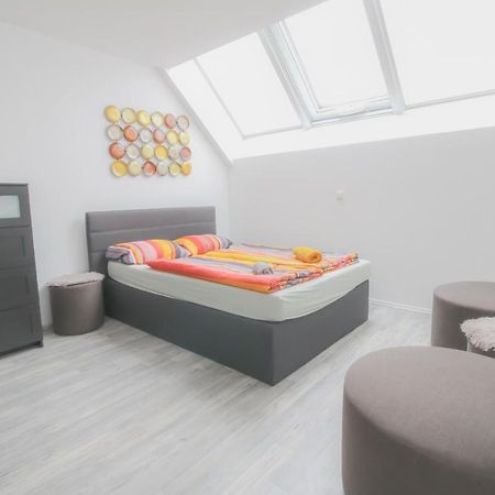 Private Triple Bedroom In Shared Apartment Dw171-4 Wina Bagian luar foto