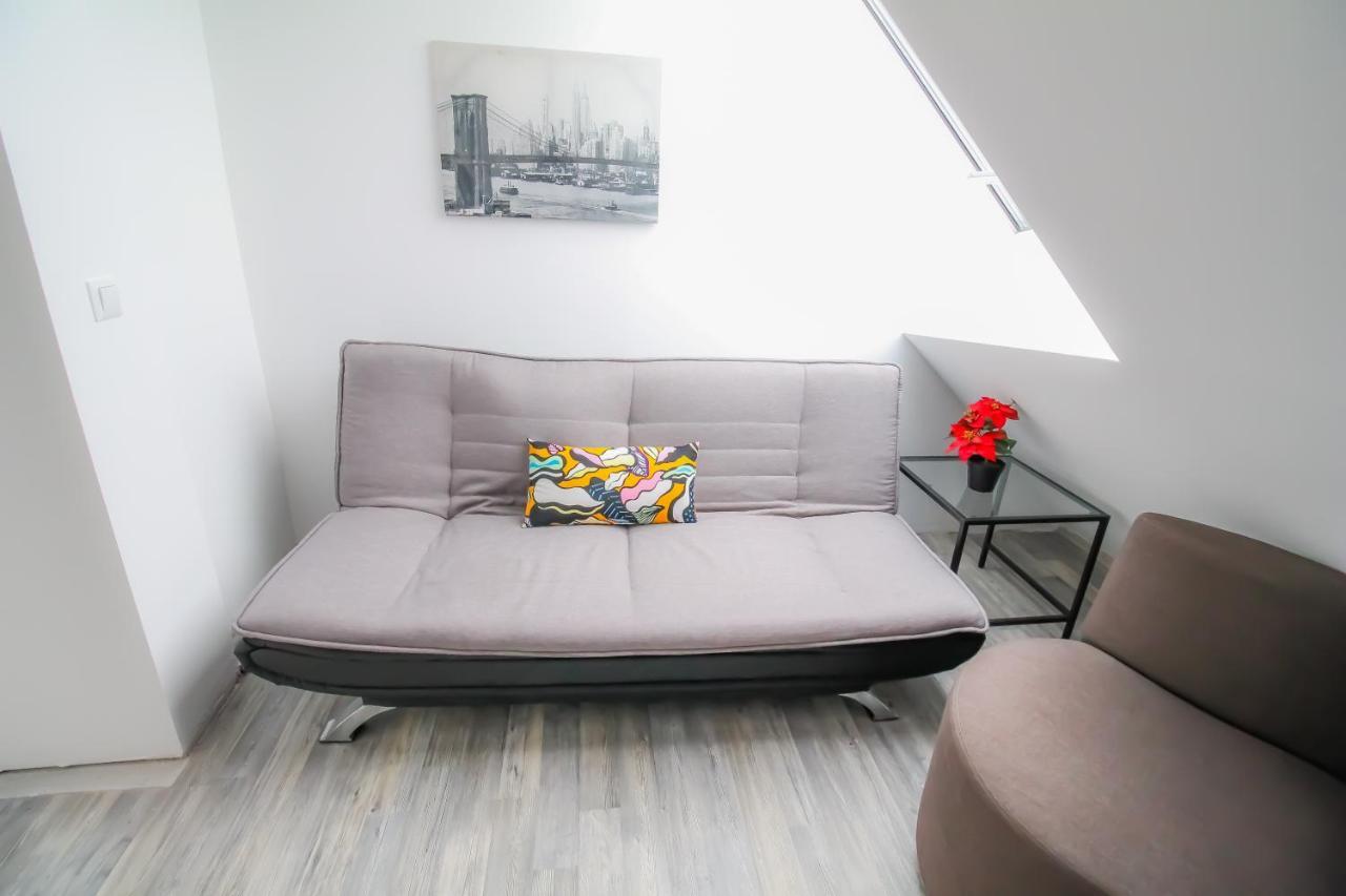 Private Triple Bedroom In Shared Apartment Dw171-4 Wina Bagian luar foto