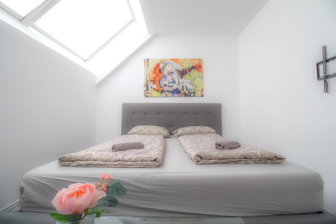Private Triple Bedroom In Shared Apartment Dw171-4 Wina Bagian luar foto