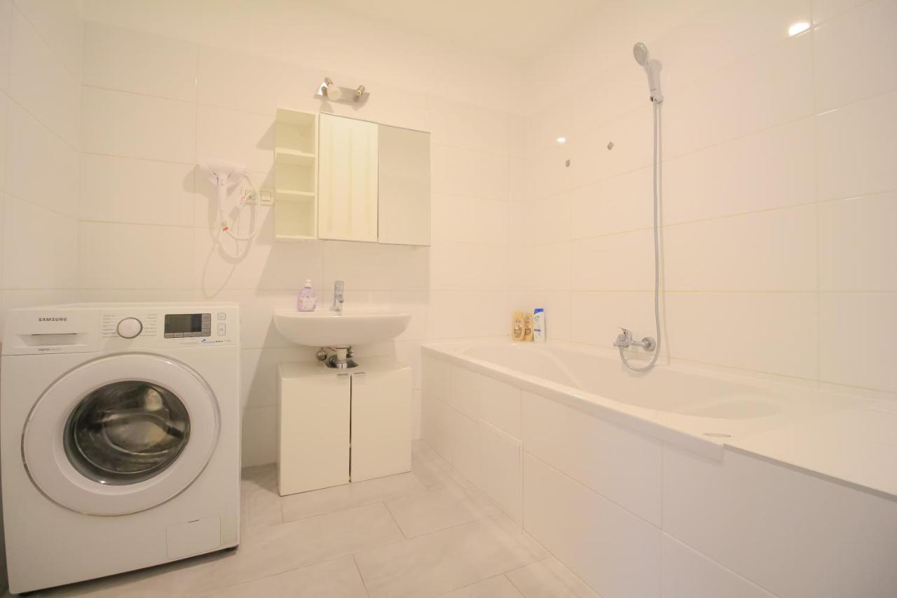 Private Triple Bedroom In Shared Apartment Dw171-4 Wina Bagian luar foto
