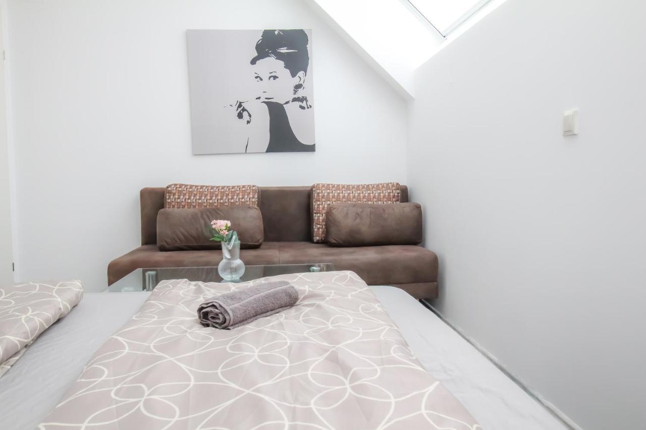 Private Triple Bedroom In Shared Apartment Dw171-4 Wina Bagian luar foto
